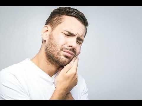 Hình ảnh răng bị gãy, minh họa cho giấc mơ gãy răng hàm dưới